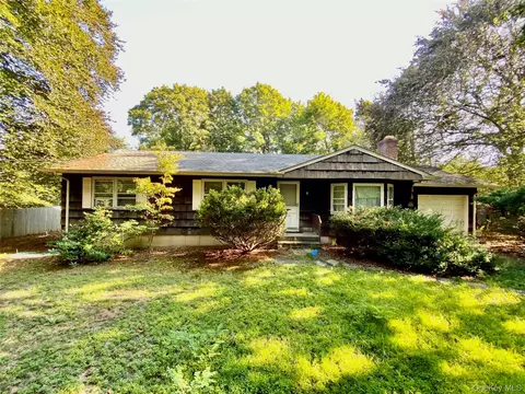 210 Spring Ln, Peconic, NY 11958