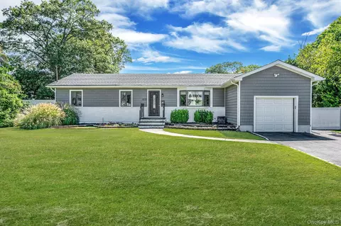 1233 6th St, West Babylon, NY 11704