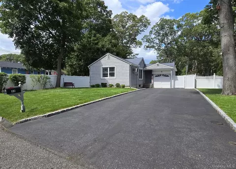 33 Thorne St, Ronkonkoma, NY 11779
