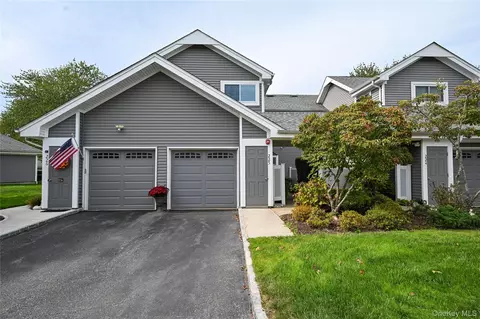 225 River Dr, Moriches, NY 11955