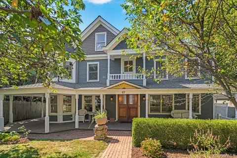 87 Bayview Ave, Northport, NY 11768