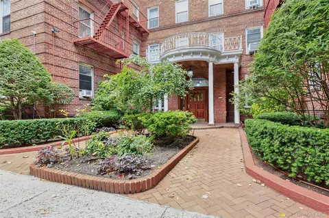 111-39 76th Rd #F2, New York, NY 11375