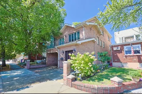 70-13 Caldwell Ave, New York, NY 11378