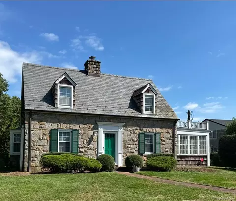 56 Kingsbury Rd, Garden City, NY 11530