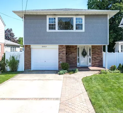 2463 Rockville Centre Pkwy, Oceanside, NY 11572