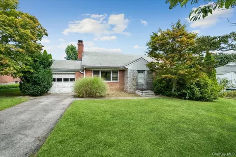 7 Fountain Dr, Mount Pleasant, NY 10595