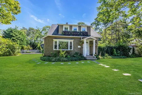 193 Oakwood Ave, Bayport, NY 11705