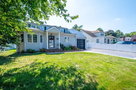 1020 Henhawk Rd, Baldwin, NY 11510