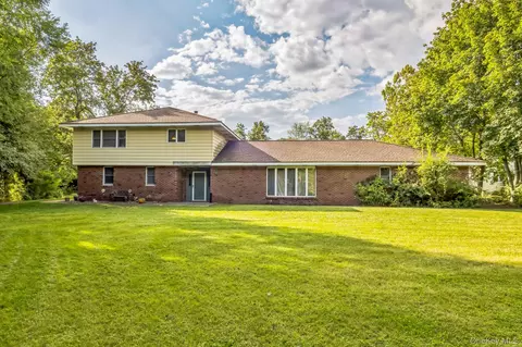 24 New Rd, Milton, NY 12547