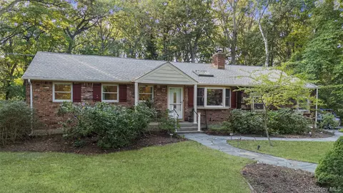 30 Yorktown Rd, Setauket, NY 11733