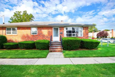 217 Wellington Rd S, Garden City, NY 11530