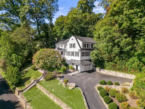 68 Mountain Rd, Mount Pleasant, NY 10570