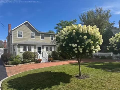 51 Furman Ln, Patchogue, NY 11772