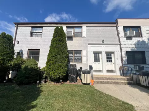 6824 136th St #A, Flushing, NY 11367