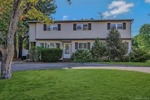 60 E Belmont St, Bay Shore, NY 11706