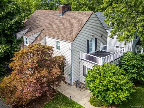 839 James St, Pelham, NY 10803