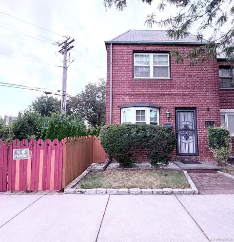 25-46 Bayside Ln, Flushing, NY 11358