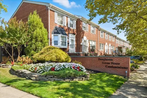 6227 Douglaston Pkwy #13, Douglaston, NY 11362