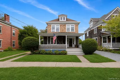 609 1st St, Greenport, NY 11944