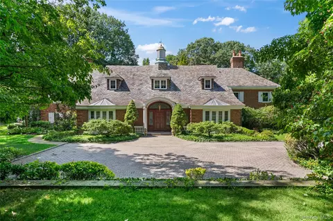 820 Bryant Ave, North Hempstead, NY 11576