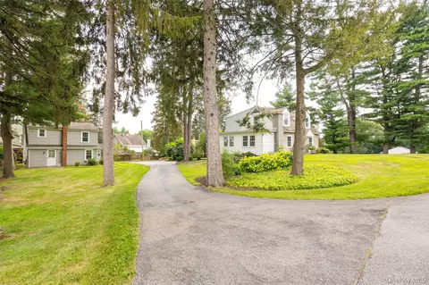 20-22 Kohlanaris Dr, Poughkeepsie, NY 12601