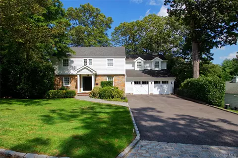 39 Squirrel Hill Rd, North Hempstead, NY 11577