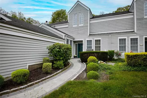 17 Woodlands Dr, Tuxedo, NY 10987