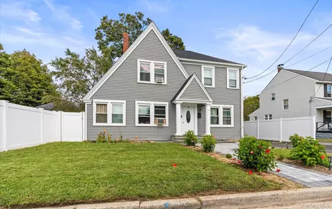 5 Northridge St, Patchogue, NY 11772 photo 1