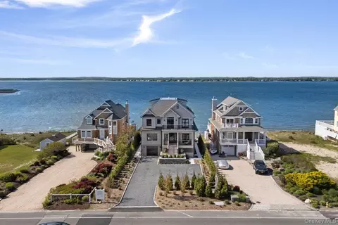 686 Dune Rd, Westhampton Beach, NY 11978