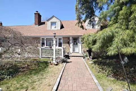 2900 Stevens St, Oceanside, NY 11572