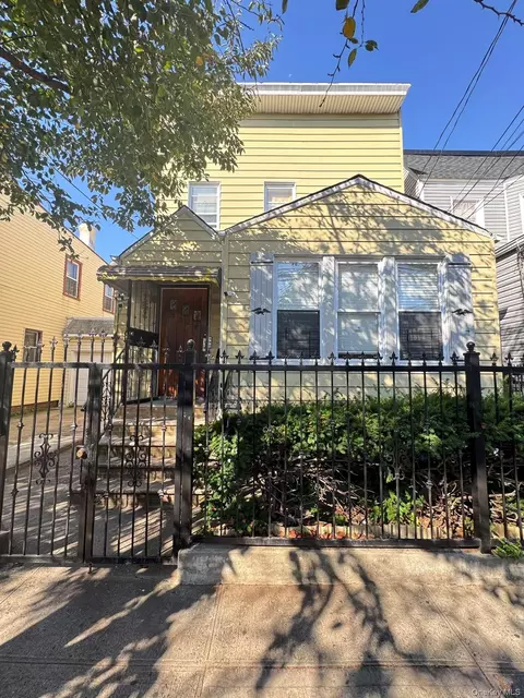 33-28 105th St, New York, NY 11368