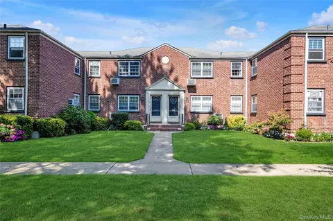 211-11 73 Ave #B, Oakland Gardens, NY 11364