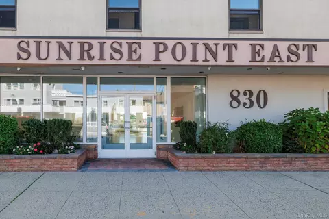 830 Shore Rd #4S, Long Beach, NY 11561