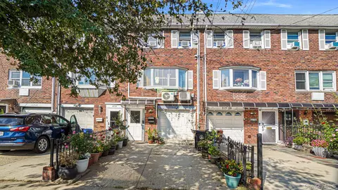 21727 Hempstead Ave, New York, NY 11429