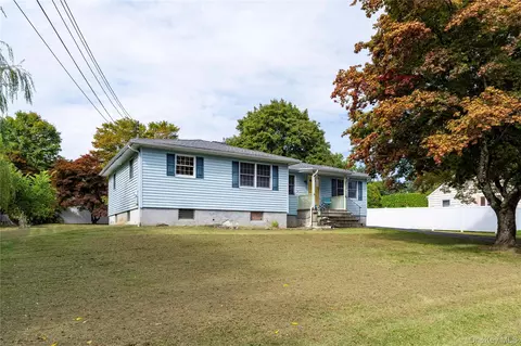 33 Ridgeview Ave, Mahopac, NY 10541