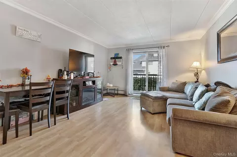 138 Beach 125th St #3C, New York, NY 11694