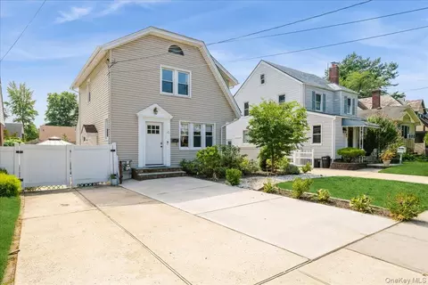 42 Stuart Ave, Malverne, NY 11565
