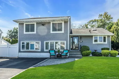 3562 Southview Ave, Wantagh, NY 11793