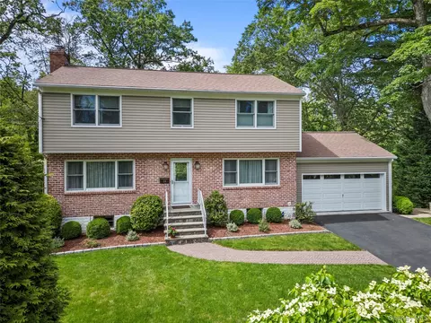 33 Sammis Ln, White Plains, NY 10605