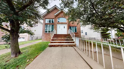 64 Greenway Dr, Staten Island, NY 10301
