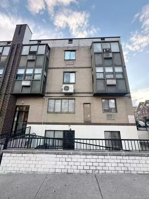 4508 80th St #3C, Elmhurst, NY 11373