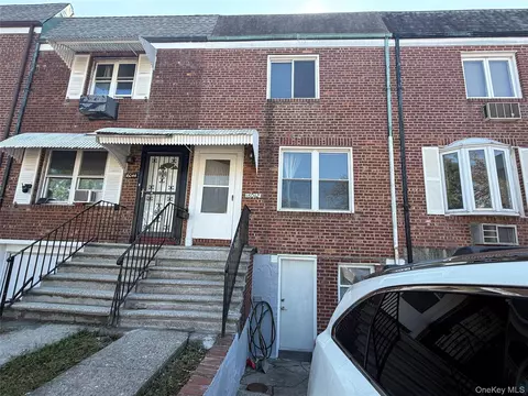 16042 26th Ave, Flushing, NY 11358