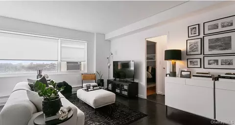6 Fordham Hill Oval #8E, New York, NY 10468