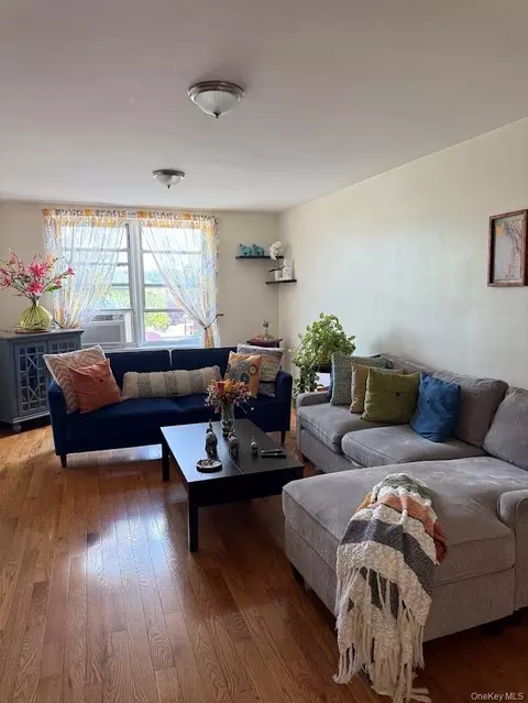 60-11 Broadway #3S, Woodside, NY 11377