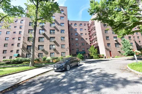 86-70 Francis Lewis Blvd #B65, Hollis, NY 11423