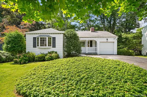 20 Overlook Rd, Greenburgh, NY 10502
