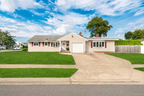 138 Saint Marks Pl, Massapequa, NY 11758