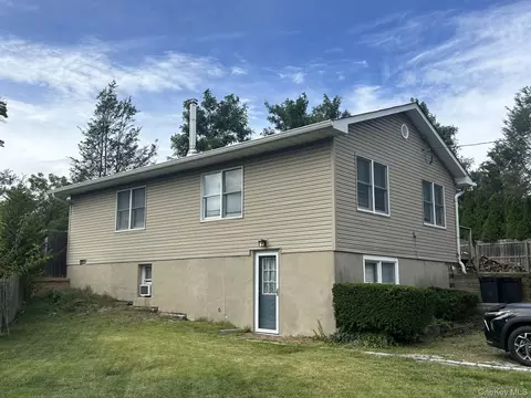 15 Crest Dr, East Northport, NY 11731