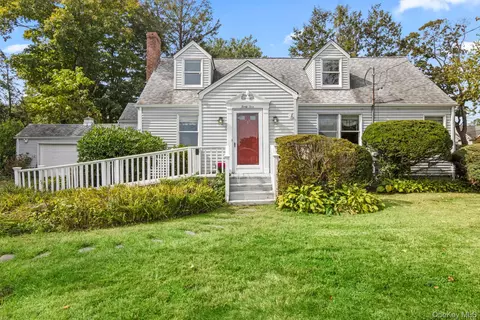 41 Brush Ln, Greenlawn, NY 11740