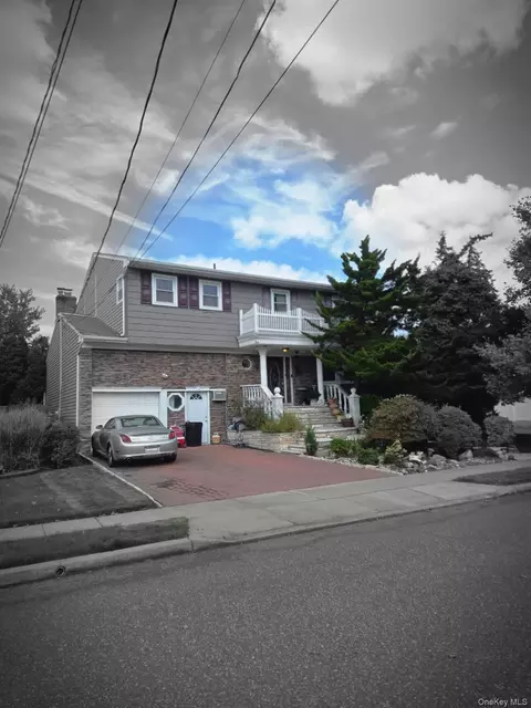 542 Hemlock Dr, Cedarhurst, NY 11516